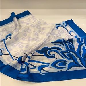 NWT Beautiful Wensli Silk square Scarf